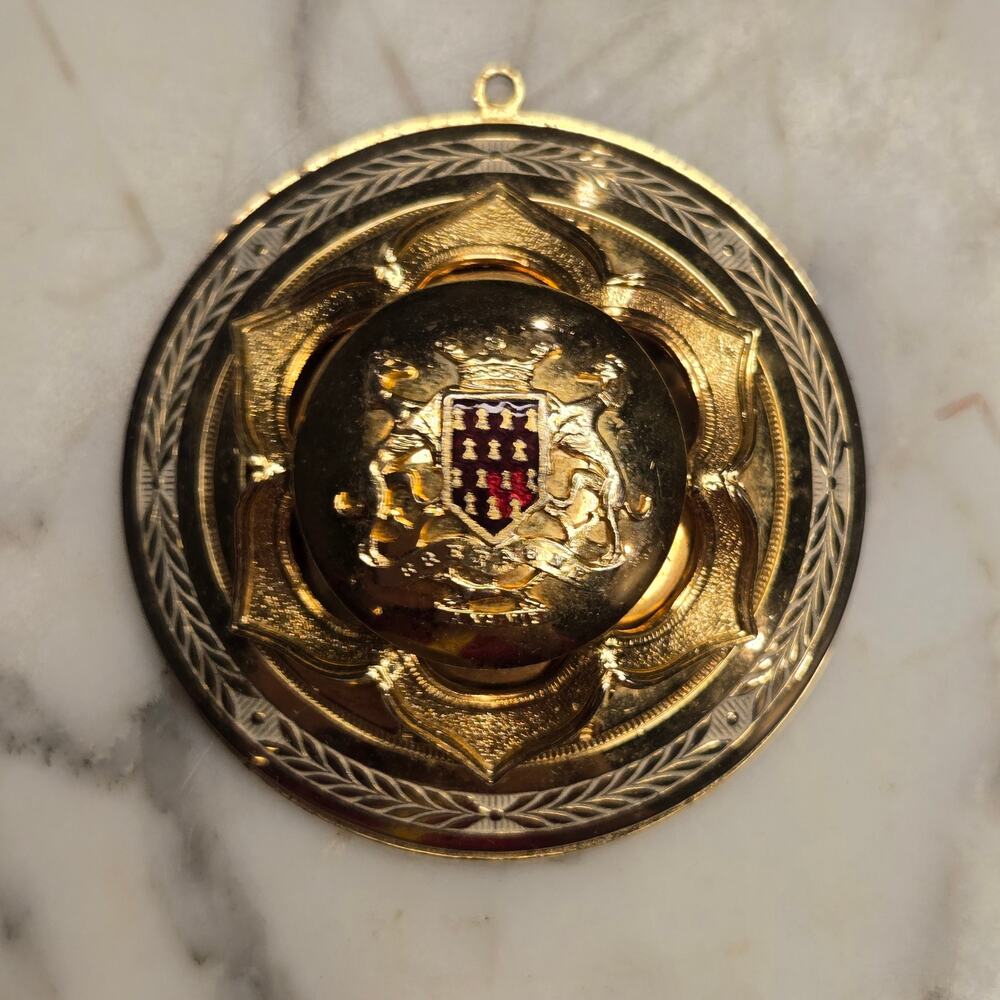 Vintage Bretagne France Heraldic Crest Medallion Pendant Gold Tone - Picture 2 of 9